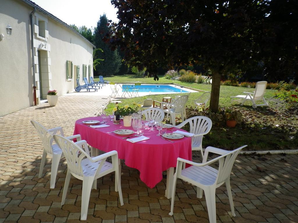 Hotel Logis Du Jacquelin Doussay Exterior foto